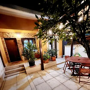villetta-alessandra-rome-10-mins-from-beach.it-romehotels.com/